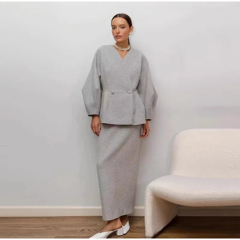 סט שני חלקים צמרי בעיצוב מלכותי חצאית מידי ובלייזר - Reina