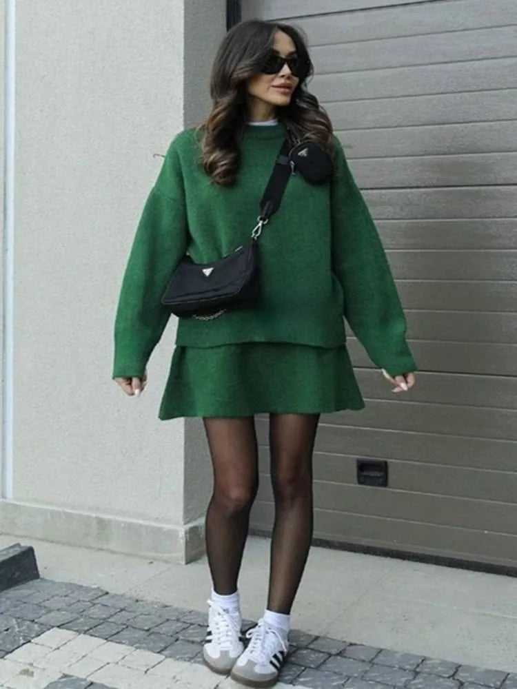 סט שני חלקים סרוג חולצת אובר סייז וחצאית מיני - יעלה