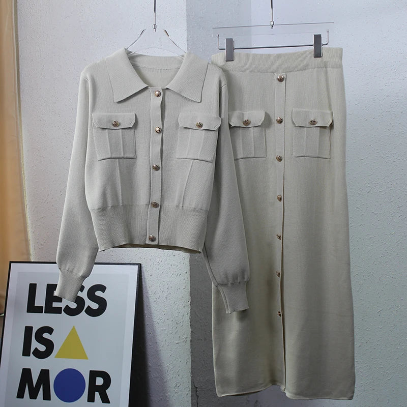 סט סרוג חולצה וחצאית מידי בעיטור כפתורים וכיסים - Danna