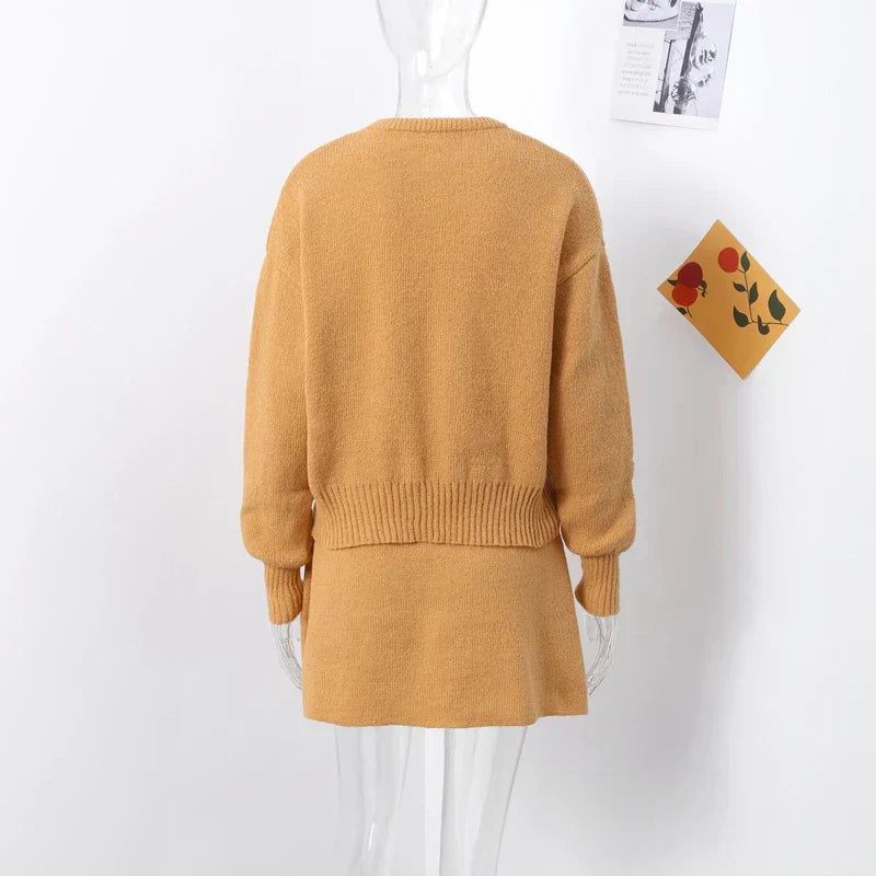 סט שני חלקים סרוג חולצת אובר סייז וחצאית מיני - יעלה