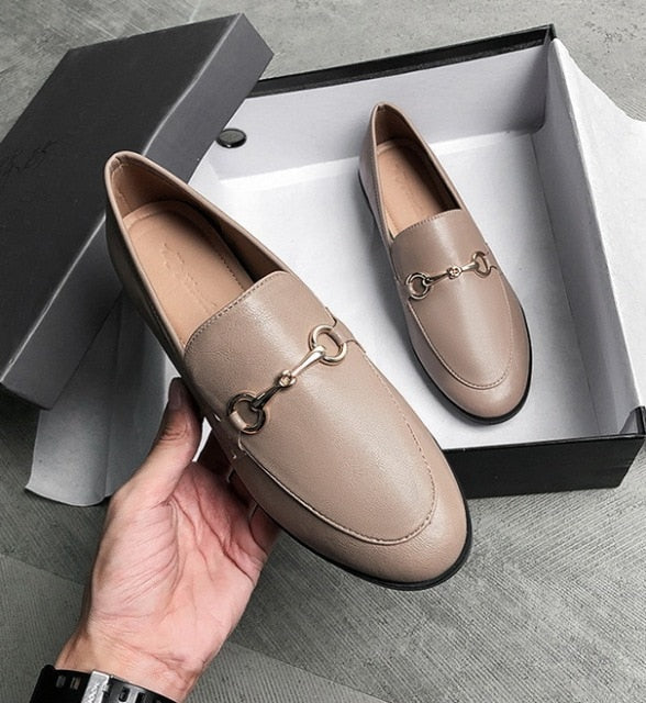 Levy נעלי בובה מעור בשילוב אבזם